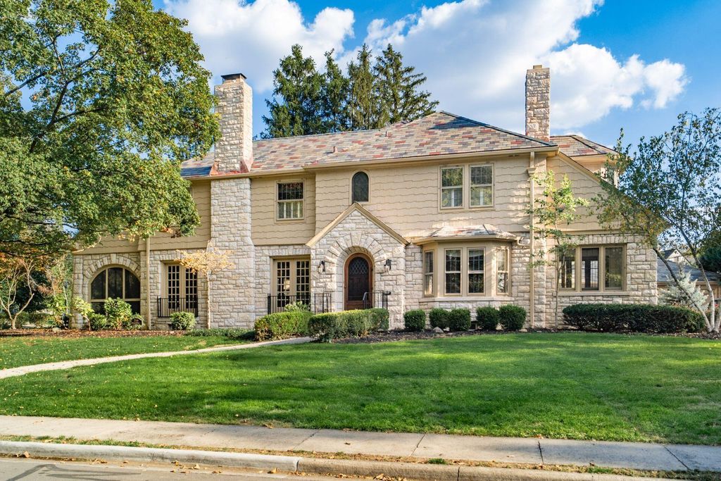 2165 S Parkway Drive, Columbus, OH 43221