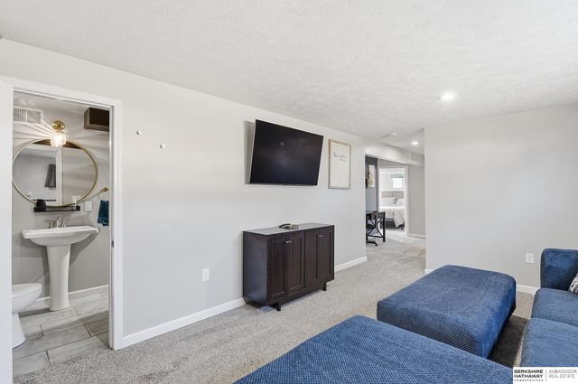 9157 Taylor Street, Omaha, NE 68134