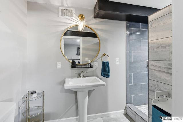 9157 Taylor Street, Omaha, NE 68134