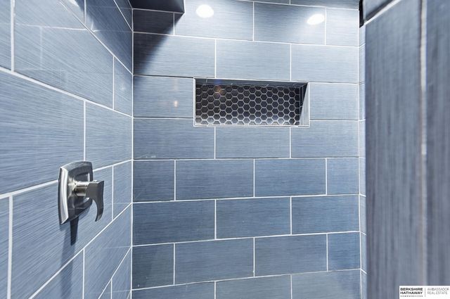 9157 Taylor Street, Omaha, NE 68134