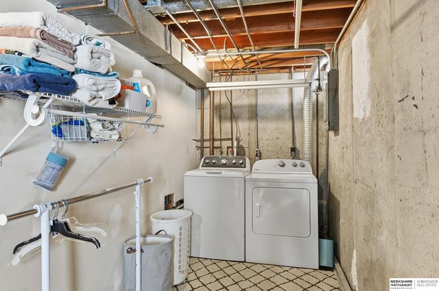 9157 Taylor Street, Omaha, NE 68134