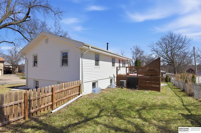 9157 Taylor Street, Omaha, NE 68134