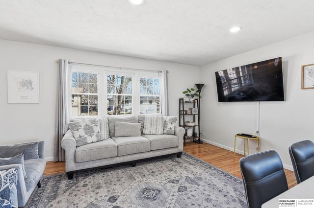 9157 Taylor Street, Omaha, NE 68134