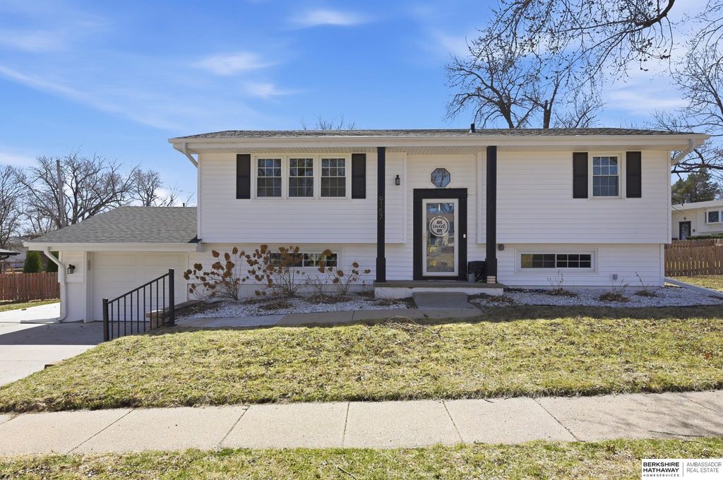 9157 Taylor Street, Omaha, NE 68134