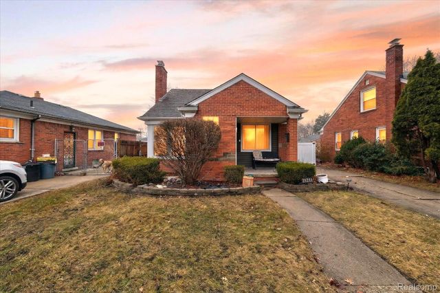 21211 Newcastle Road, Harper Woods, MI 48225