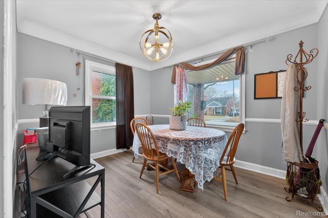 21211 Newcastle Road, Harper Woods, MI 48225