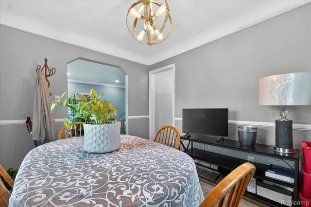 21211 Newcastle Road, Harper Woods, MI 48225