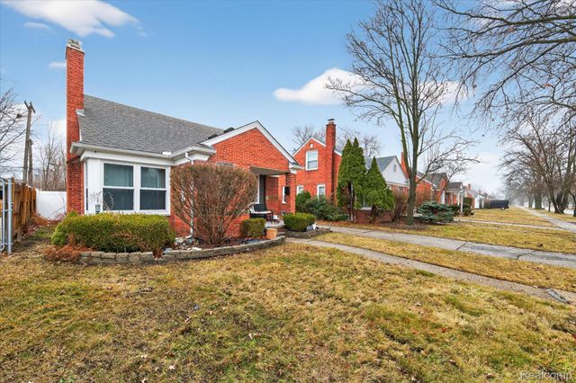 21211 Newcastle Road, Harper Woods, MI 48225