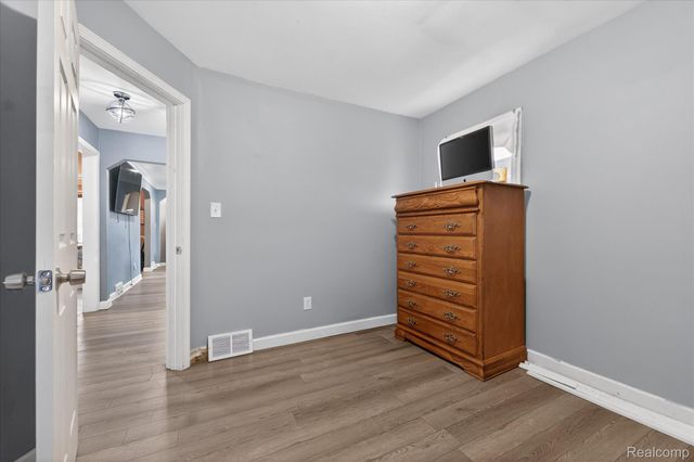 21211 Newcastle Road, Harper Woods, MI 48225