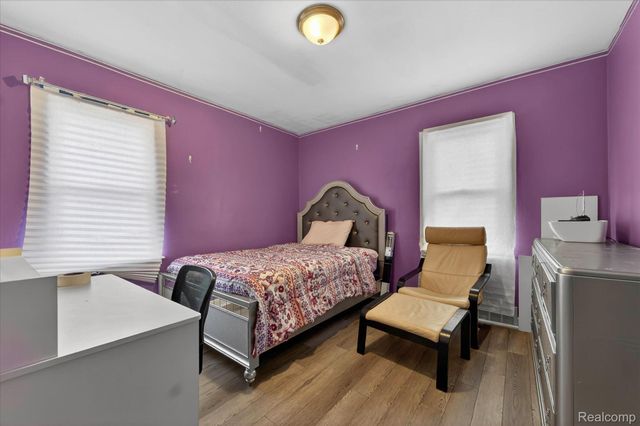 21211 Newcastle Road, Harper Woods, MI 48225