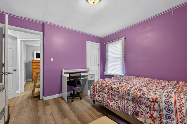 21211 Newcastle Road, Harper Woods, MI 48225