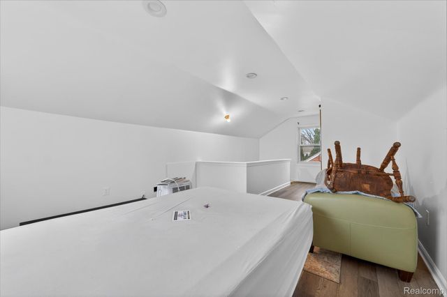 21211 Newcastle Road, Harper Woods, MI 48225