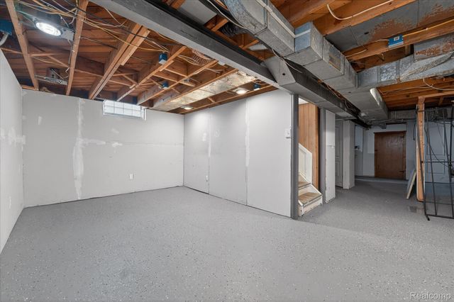 21211 Newcastle Road, Harper Woods, MI 48225