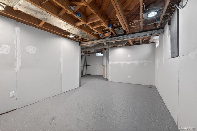 21211 Newcastle Road, Harper Woods, MI 48225