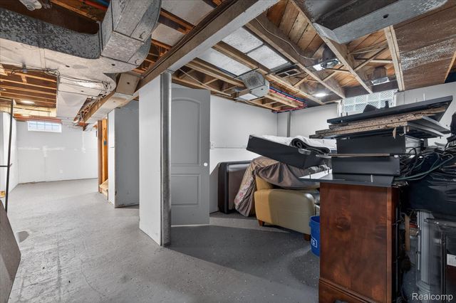 21211 Newcastle Road, Harper Woods, MI 48225