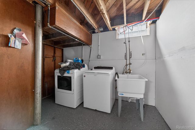 21211 Newcastle Road, Harper Woods, MI 48225