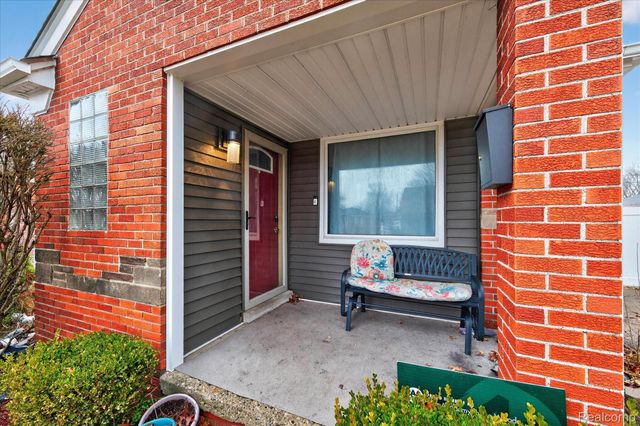 21211 Newcastle Road, Harper Woods, MI 48225