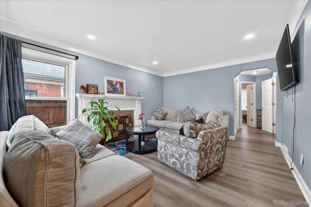 21211 Newcastle Road, Harper Woods, MI 48225