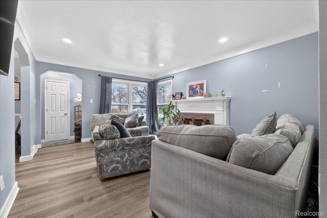 21211 Newcastle Road, Harper Woods, MI 48225