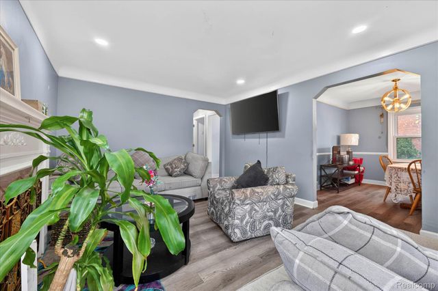 21211 Newcastle Road, Harper Woods, MI 48225