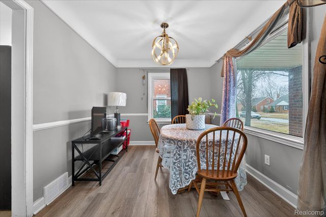 21211 Newcastle Road, Harper Woods, MI 48225