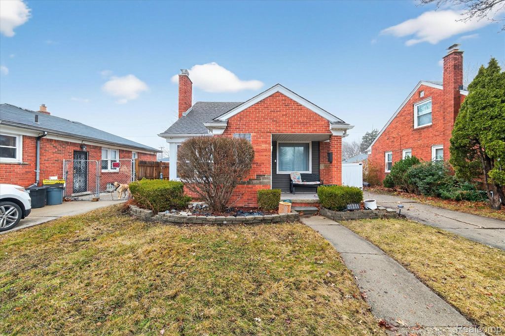 21211 Newcastle Road, Harper Woods, MI 48225