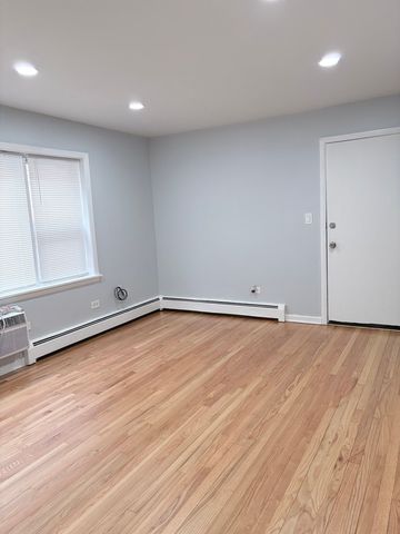 16 W Terrace Street 1S, Villa Park, IL 60181