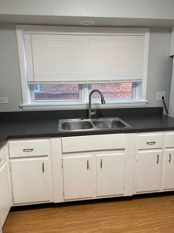 16 W Terrace Street 1S, Villa Park, IL 60181