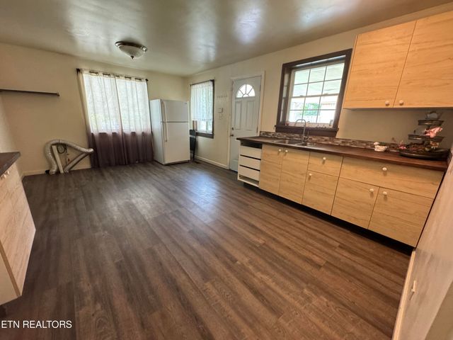 2215 Clinton Hwy Hwy, Powell, TN 37849