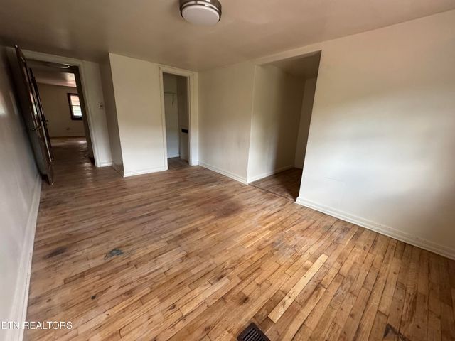 2215 Clinton Hwy Hwy, Powell, TN 37849