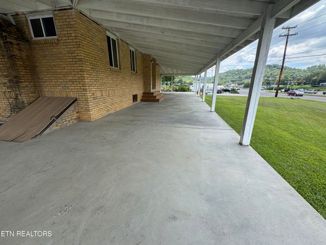 2215 Clinton Hwy Hwy, Powell, TN 37849