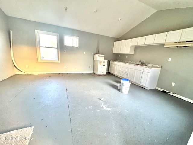 2215 Clinton Hwy Hwy, Powell, TN 37849