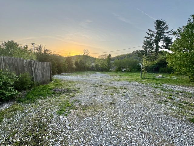 2215 Clinton Hwy Hwy, Powell, TN 37849
