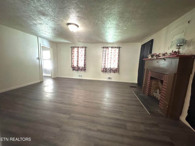 2215 Clinton Hwy Hwy, Powell, TN 37849