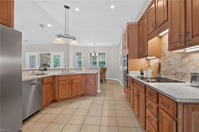 204 Castleberry DR, Chesapeake, VA 23322
