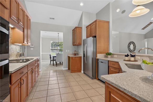 204 Castleberry DR, Chesapeake, VA 23322