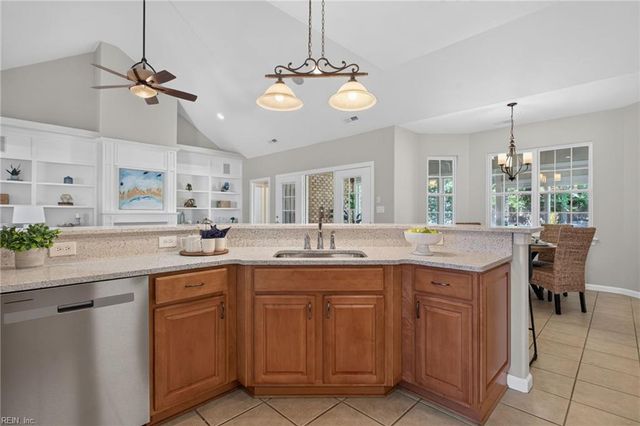 204 Castleberry DR, Chesapeake, VA 23322