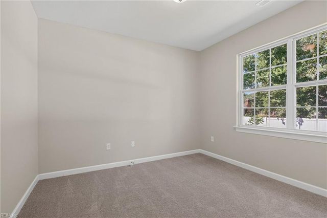 204 Castleberry DR, Chesapeake, VA 23322