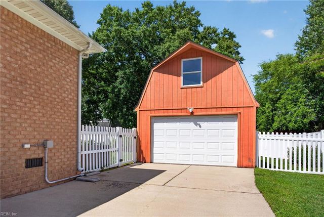 204 Castleberry DR, Chesapeake, VA 23322