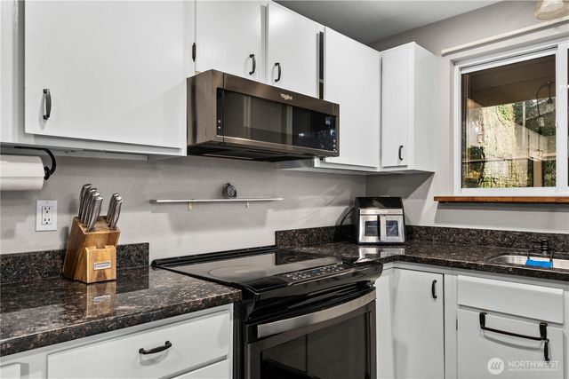 6019 Alameda Ave W, University Place, WA 98467