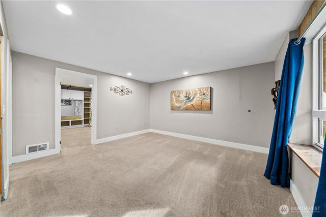 6019 Alameda Ave W, University Place, WA 98467