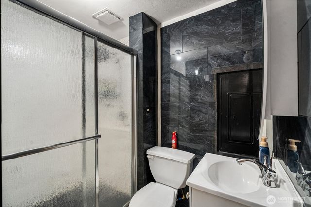 6019 Alameda Ave W, University Place, WA 98467