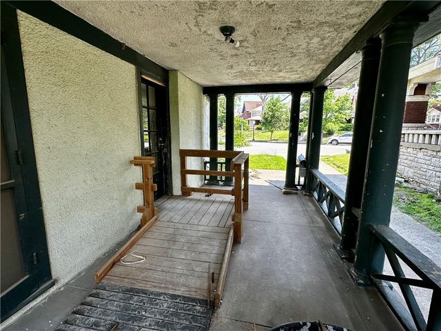 1031 Laurel Avenue, Kansas City, KS 66104