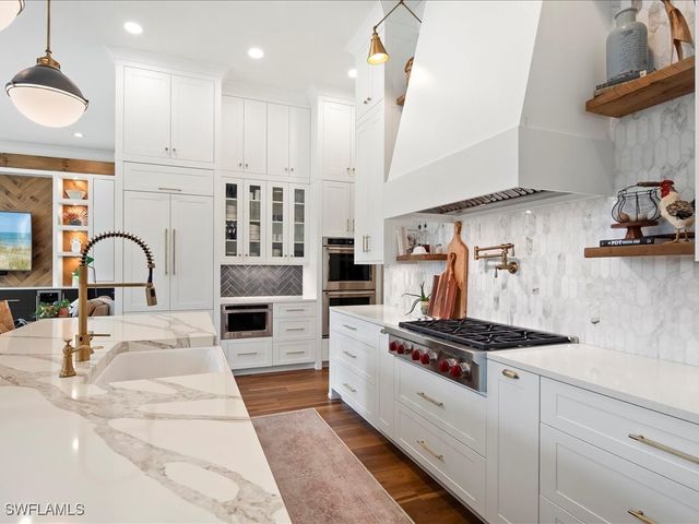 2590 2nd ST NW, Naples, FL 34120