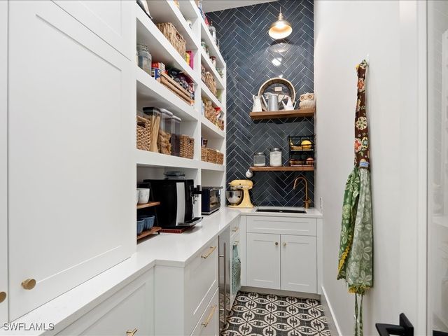 2590 2nd ST NW, Naples, FL 34120