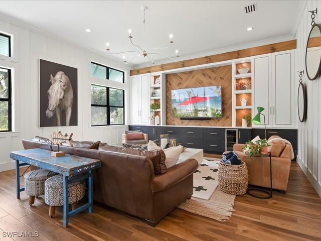 2590 2nd ST NW, Naples, FL 34120