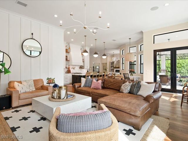 2590 2nd ST NW, Naples, FL 34120