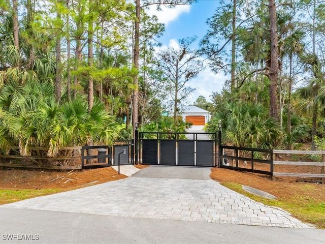 2590 2nd ST NW, Naples, FL 34120