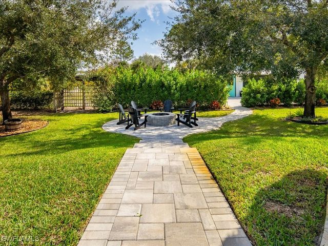 2590 2nd ST NW, Naples, FL 34120
