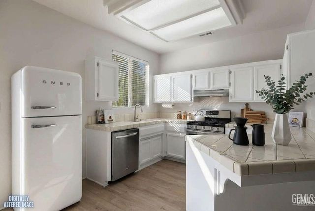 10821 Tivoli Court, Bakersfield, CA 93311